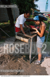 Caption:  Localizzazione:..VENEZIA / S. PIETRO DI CASTELLO..Oggetto:..Soggetto:..SCAVI ARCHEOLOGICI A S. PIETRO DI CASTELLO..ARCHEOLOGIA..Cronologia: ....Definizione Culturale:..   Autore: ..   Stile: ..   Editori/Stampatori:..   Committenza:..Materia e Tecnica:..Collocazione:..Note:....Riproduzione Fotografica:..Graziano Arici/Rosebud2 .Copyright:..Graziano Arici/Rosebud2 .Data:..2000