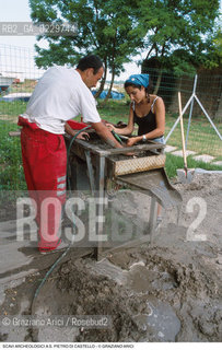 Caption:  Localizzazione:..VENEZIA / S. PIETRO DI CASTELLO..Oggetto:..Soggetto:..SCAVI ARCHEOLOGICI A S. PIETRO DI CASTELLO..ARCHEOLOGIA..Cronologia: ....Definizione Culturale:..   Autore: ..   Stile: ..   Editori/Stampatori:..   Committenza:..Materia e Tecnica:..Collocazione:..Note:....Riproduzione Fotografica:..Graziano Arici/Rosebud2 .Copyright:..Graziano Arici/Rosebud2 .Data:..2000