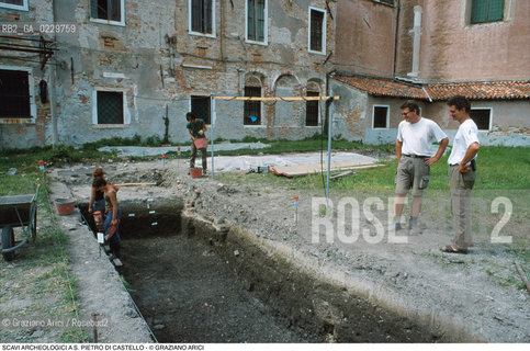 Caption:  Localizzazione:..VENEZIA / S. PIETRO DI CASTELLO..Oggetto:..Soggetto:..SCAVI ARCHEOLOGICI A S. PIETRO DI CASTELLO..ARCHEOLOGIA..Cronologia: ....Definizione Culturale:..   Autore: ..   Stile: ..   Editori/Stampatori:..   Committenza:..Materia e Tecnica:..Collocazione:..Note:....Riproduzione Fotografica:..Graziano Arici/Rosebud2 .Copyright:..Graziano Arici/Rosebud2 .Data:..2000