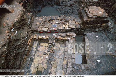 Localizzazione:..VENEZIA / S. POLO..Oggetto:..Soggetto:..SCAVI E RITROVAMENTI ARCHEOLOGICI NELLA CHIESA DI S. STIN (AGOSTINO) / IX SEC.- XVII SEC. TOMBE MURA E FONDAMENTA ..ARCHEOLOGIA..Cronologia: ....Definizione Culturale:..   Autore: ..   Stile: ..   Editori/Stampatori:..   Committenza:..Materia e Tecnica:..Collocazione:..Note:....Riproduzione Fotografica:..Graziano Arici/Rosebud2 .Copyright:..Graziano Arici/Rosebud2 .Data:..2000..Costo:..A