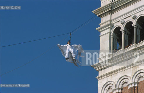 Localizzazione:..VENEZIA / S. MARCO..Oggetto:..Soggetto:..CARNEVALE IN PIAZZA SAN MARCO VOLO DELLA COLOMBINA  VOLO DELLANGELO CAMPANILE..Cronologia: ....Definizione Culturale:..   Autore: ....   Stile:....   Editori/Stampatori:..   Committenza:..Materia e Tecnica:....Collocazione:..Note:....Riproduzione Fotografica:..Graziano Arici/Rosebud2 .Copyright:..Graziano Arici/Rosebud2 .2001..Costo:..A