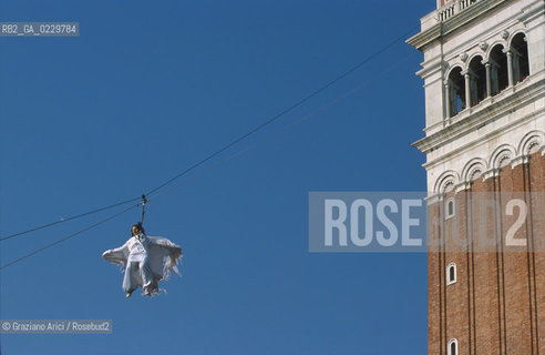 Localizzazione:..VENEZIA / S. MARCO..Oggetto:..Soggetto:..CARNEVALE IN PIAZZA SAN MARCO VOLO DELLA COLOMBINA  VOLO DELLANGELO CAMPANILE..Cronologia: ....Definizione Culturale:..   Autore: ....   Stile:....   Editori/Stampatori:..   Committenza:..Materia e Tecnica:....Collocazione:..Note:....Riproduzione Fotografica:..Graziano Arici/Rosebud2 .Copyright:..Graziano Arici/Rosebud2 .2001..Costo:..A