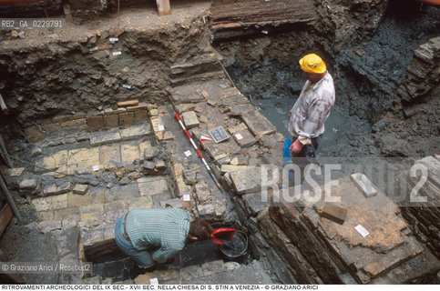 Localizzazione:..VENEZIA / S. POLO..Oggetto:..Soggetto:..SCAVI ARCHEOLOGICI NELLA CHIESA DI S. STIN (AGOSTINO) / RITROVAMENTI DEL IX SEC.- XVII SEC. / TOMBE MURA E FONDAMENTA ..ARCHEOLOGIA..Cronologia: ....Definizione Culturale:..   Autore: ..   Stile: ..   Editori/Stampatori:..   Committenza:..Materia e Tecnica:..Collocazione:..Note:....Riproduzione Fotografica:..Graziano Arici/Rosebud2 .Copyright:..Graziano Arici/Rosebud2 .Data:..2000..Costo:..A