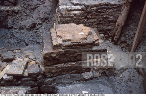 Localizzazione:..VENEZIA / S. POLO..Oggetto:..Soggetto:..SCAVI ARCHEOLOGICI NELLA CHIESA DI S. STIN (AGOSTINO) / RITROVAMENTI DEL IX SEC.- XVII SEC. / TOMBE MURA E FONDAMENTA ..ARCHEOLOGIA..Cronologia: ....Definizione Culturale:..   Autore: ..   Stile: ..   Editori/Stampatori:..   Committenza:..Materia e Tecnica:..Collocazione:..Note:....Riproduzione Fotografica:..Graziano Arici/Rosebud2 .Copyright:..Graziano Arici/Rosebud2 .Data:..2000..Costo:..A