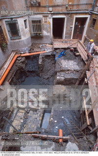 Localizzazione:..VENEZIA / S. POLO..Oggetto:..Soggetto:..SCAVI ARCHEOLOGICI NELLA CHIESA DI S. STIN (AGOSTINO) / RITROVAMENTI DEL IX SEC.- XVII SEC. / TOMBE MURA E FONDAMENTA ..ARCHEOLOGIA..Cronologia: ....Definizione Culturale:..   Autore: ..   Stile: ..   Editori/Stampatori:..   Committenza:..Materia e Tecnica:..Collocazione:..Note:....Riproduzione Fotografica:..Graziano Arici/Rosebud2 .Copyright:..Graziano Arici/Rosebud2 .Data:..2000..Costo:..A