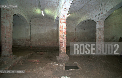 Localizzazione:..VENEZIA / S.CROCE..Oggetto:..Soggetto:..EX-MAGAZZINI PARISI / Scavi archeologici nell’area . Ritrovamento di antichi laboratori di tintoria..ARCHEOLOGIA..Cronologia:..XVIII sec...Definizione Culturale:..   Autore: ..   Stile: ..   Editori/Stampatori:..   Committenza:..Materia e Tecnica:..Collocazione:..Note:..ARCHEO2..Riproduzione Fotografica:..Copyright:..Graziano Arici/Rosebud2 .Data:..2001..Costo:..A