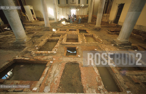 Localizzazione:..VENEZIA / S. MARCO..Oggetto:..Soggetto:..SCAVI ESEGUITI NELLA CHIESA DI S.SAMUELE..ARCHEOLOGIA..Cronologia: ..TOMBE DEL XVI SEC., PAVUMENTI DELLE PRECEDENTI CHIESE DEL XV E XIV SEC...Definizione Culturale:..   Autore: ..   Stile: ..   Editori/Stampatori:..   Committenza:..Materia e Tecnica:..Collocazione:..Note:....Riproduzione Fotografica:..Graziano Arici/Rosebud2 .Copyright:..Graziano Arici/Rosebud2 .Data:..aprile 2001..Costo:..A