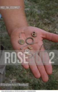 Caption:  Localizzazione:..VENEZIA / S. PIETRO DI CASTELLO..Oggetto:..Soggetto:..SCAVI ARCHEOLOGICI A S. PIETRO DI CASTELLO..ARCHEOLOGIA..Cronologia: ....Definizione Culturale:..   Autore: ..   Stile: ..   Editori/Stampatori:..   Committenza:..Materia e Tecnica:..Collocazione:..Note:....Riproduzione Fotografica:..Graziano Arici/Rosebud2 .Copyright:..Graziano Arici/Rosebud2 .Data:..2000