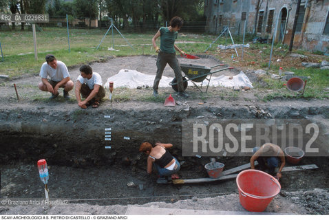 Caption:  Localizzazione:..VENEZIA / S. PIETRO DI CASTELLO..Oggetto:..Soggetto:..SCAVI ARCHEOLOGICI A S. PIETRO DI CASTELLO..ARCHEOLOGIA..Cronologia: ....Definizione Culturale:..   Autore: ..   Stile: ..   Editori/Stampatori:..   Committenza:..Materia e Tecnica:..Collocazione:..Note:....Riproduzione Fotografica:..Graziano Arici/Rosebud2 .Copyright:..Graziano Arici/Rosebud2 .Data:..2000