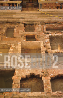 Localizzazione:..VENEZIA / S. MARCO..Oggetto:..Soggetto:..SCAVI ESEGUITI NELLA CHIESA DI S.SAMUELE..ARCHEOLOGIA..Cronologia: ..TOMBE DEL XVI SEC., PAVUMENTI DELLE PRECEDENTI CHIESE DEL XV E XIV SEC...Definizione Culturale:..   Autore: ..   Stile: ..   Editori/Stampatori:..   Committenza:..Materia e Tecnica:..Collocazione:..Note:....Riproduzione Fotografica:..Graziano Arici/Rosebud2 .Copyright:..Graziano Arici/Rosebud2 .Data:..aprile 2001..Costo:..A