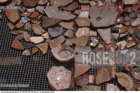 Caption:  Localizzazione:..VENEZIA / S. PIETRO DI CASTELLO..Oggetto:..Soggetto:..SCAVI ARCHEOLOGICI A S. PIETRO DI CASTELLO..ARCHEOLOGIA..Cronologia: ....Definizione Culturale:..   Autore: ..   Stile: ..   Editori/Stampatori:..   Committenza:..Materia e Tecnica:..Collocazione:..Note:....Riproduzione Fotografica:..Graziano Arici/Rosebud2 .Copyright:..Graziano Arici/Rosebud2 .Data:..2000