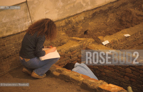 Localizzazione:..VENEZIA / S. MARCO..Oggetto:..Soggetto:..SCAVI ESEGUITI NELLA CHIESA DI S.SAMUELE..ARCHEOLOGIA..Cronologia: ..TOMBE DEL XVI SEC., PAVUMENTI DELLE PRECEDENTI CHIESE DEL XV E XIV SEC...Definizione Culturale:..   Autore: ..   Stile: ..   Editori/Stampatori:..   Committenza:..Materia e Tecnica:..Collocazione:..Note:....Riproduzione Fotografica:..Graziano Arici/Rosebud2 .Copyright:..Graziano Arici/Rosebud2 .Data:..aprile 2001..Costo:..A