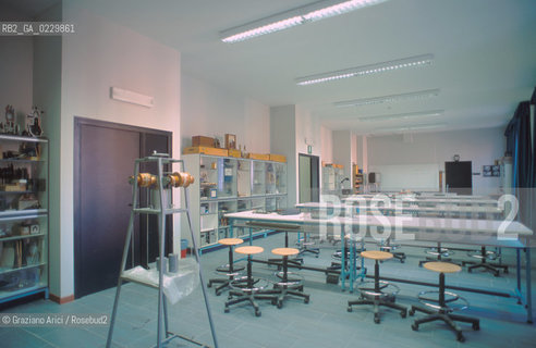RISTRUTTURAZIONE DEL LICEO SCIENTIFICO STATALE G. B. BENEDETTI / EX CHIESA S. GIUSTINA / LABORATORIO / 2000  - ©Graziano Arici/Rosebud2