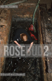 Localizzazione:..VENEZIA / S. MARCO..Oggetto:..Soggetto:..SCAVI ESEGUITI NELLA CHIESA DI S.SAMUELE..ARCHEOLOGIA..Cronologia: ..TOMBE DEL XVI SEC., PAVUMENTI DELLE PRECEDENTI CHIESE DEL XV E XIV SEC...Definizione Culturale:..   Autore: ..   Stile: ..   Editori/Stampatori:..   Committenza:..Materia e Tecnica:..Collocazione:..Note:....Riproduzione Fotografica:..Graziano Arici/Rosebud2 .Copyright:..Graziano Arici/Rosebud2 .Data:..2001..Costo:..A