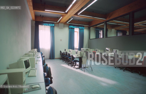 RISTRUTTURAZIONE DEL LICEO SCIENTIFICO STATALE G. B. BENEDETTI / EX CHIESA S. GIUSTINA / SALA INFORMATICA COMPUTERS / 2000 - ©Graziano Arici/Rosebud2