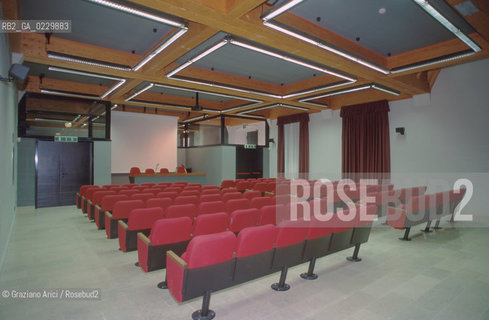 RISTRUTTURAZIONE DEL LICEO SCIENTIFICO STATALE G. B. BENEDETTI / EX CHIESA S. GIUSTINA / AULA MAGNA / 2000  - ©Graziano Arici/Rosebud2