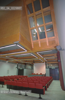 RISTRUTTURAZIONE DEL LICEO SCIENTIFICO STATALE G. B. BENEDETTI / EX CHIESA S. GIUSTINA / AULA MAGNA LUCERNAI / 2000  - ©Graziano Arici/Rosebud2
