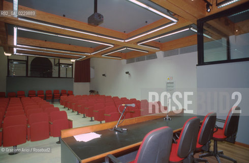 RISTRUTTURAZIONE DEL LICEO SCIENTIFICO STATALE G. B. BENEDETTI / EX CHIESA S. GIUSTINA / AULA MAGNA / 2000  - ©Graziano Arici/Rosebud2