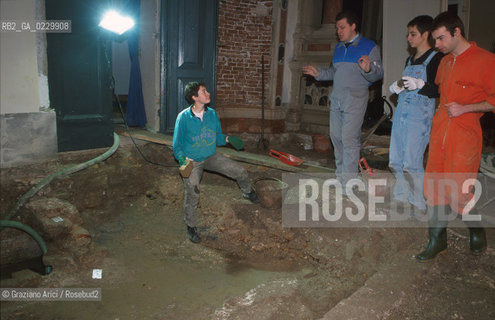 Localizzazione:..VENEZIA / S. MARCO..Oggetto:..Soggetto:..SCAVI ESEGUITI NELLA CHIESA DI S.SAMUELE..ARCHEOLOGIA..Cronologia: ..TOMBE DEL XVI SEC., PAVUMENTI DELLE PRECEDENTI CHIESE DEL XV E XIV SEC...Definizione Culturale:..   Autore: ..   Stile: ..   Editori/Stampatori:..   Committenza:..Materia e Tecnica:..Collocazione:..Note:....Riproduzione Fotografica:..Graziano Arici/Rosebud2 .Copyright:..Graziano Arici/Rosebud2 .Data:..2001..Costo:..A