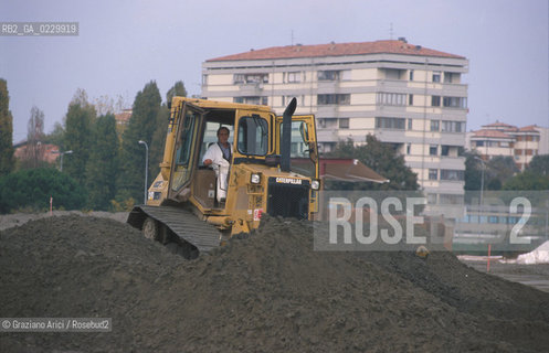 Caption: Localizzazione:..VENEZIA / CAMPALTO..Oggetto:..Soggetto:..MESSA IN SICUREZZA DELLA DISCARICA / INQUINAMENTO RIFIUTI TOSSICI / CONSORZIO VENEZIA NUOVA..Cronologia: ....Definizione Culturale:..   Autore:....   Stile:..   Editori/Stampatori:..   Committenza:..Materia e Tecnica:....Collocazione:..Note:..DISCARICHE..Riproduzione Fotografica:..Copyright:..Graziano Arici/Rosebud2 .Data:..2000..Costo:..A