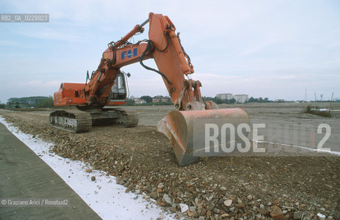 Caption: Localizzazione:..VENEZIA / CAMPALTO..Oggetto:..Soggetto:..MESSA IN SICUREZZA DELLA DISCARICA / INQUINAMENTO RIFIUTI TOSSICI / CONSORZIO VENEZIA NUOVA..Cronologia: ....Definizione Culturale:..   Autore:....   Stile:..   Editori/Stampatori:..   Committenza:..Materia e Tecnica:....Collocazione:..Note:..DISCARICHE..Riproduzione Fotografica:..Copyright:..Graziano Arici/Rosebud2 .Data:..2000..Costo:..A