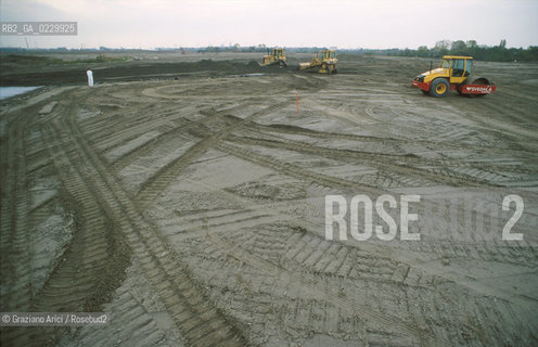 Caption: Localizzazione:..VENEZIA / CAMPALTO..Oggetto:..Soggetto:..MESSA IN SICUREZZA DELLA DISCARICA / INQUINAMENTO RIFIUTI TOSSICI / CONSORZIO VENEZIA NUOVA..Cronologia: ....Definizione Culturale:..   Autore:....   Stile:..   Editori/Stampatori:..   Committenza:..Materia e Tecnica:....Collocazione:..Note:..DISCARICHE..Riproduzione Fotografica:..Copyright:..Graziano Arici/Rosebud2 .Data:..2000..Costo:..A