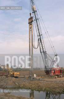 Caption: Localizzazione:..VENEZIA / CAMPALTO..Oggetto:..Soggetto:..MESSA IN SICUREZZA DELLA DISCARICA / INQUINAMENTO RIFIUTI TOSSICI / CONSORZIO VENEZIA NUOVA..Cronologia: ....Definizione Culturale:..   Autore:....   Stile:..   Editori/Stampatori:..   Committenza:..Materia e Tecnica:....Collocazione:..Note:..DISCARICHE..Riproduzione Fotografica:..Copyright:..Graziano Arici/Rosebud2 .Data:..2000..Costo:..A