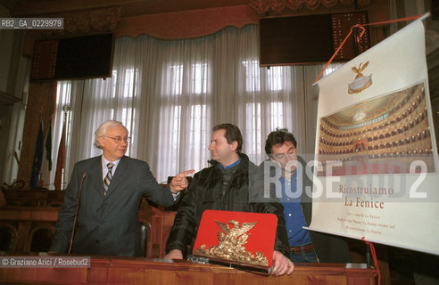 Nome: ..MANIFESTAZIONE DI PROTESTA DEI LAVORATORI DEL TEATRO LA FENICE SULLA RICOSTRUZIONE..Descrizione: ..SINDACO PAOLO COSTA..Credit: ..Graziano Arici/Rosebud2 .Costo: ..A..Nazione: ....Città: ..VENEZIA..VENICE..Data: ..29/01/01