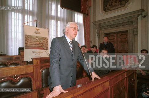 Nome: ..MANIFESTAZIONE DI PROTESTA DEI LAVORATORI DEL TEATRO LA FENICE SULLA RICOSTRUZIONE..Descrizione: ....Credit: ..Graziano Arici/Rosebud2 .Costo: ..A..Nazione: ....Città: ..VENEZIA..VENICE..Data: ..29/01/01