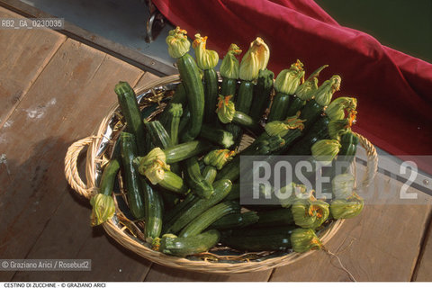 Nome: ..CESTINO DI ZUCCHINE..Descrizione: ..GASTRONOMIA CIBO  VERDURA..Credit: ..Graziano Arici/Rosebud2/..Costo: ..A..Nazione: ....Città: ....Data: ..2000