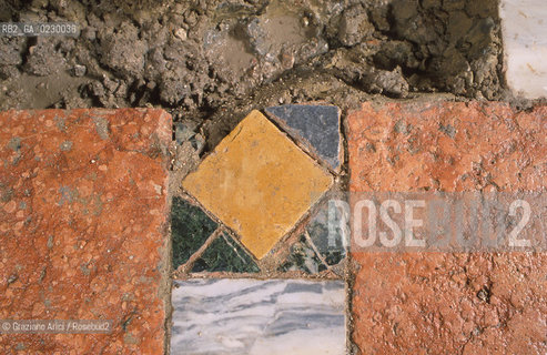 Localizzazione:..VENEZIA / S. MARCO..Oggetto:..Soggetto:..SCAVI ESEGUITI NELLA CHIESA DI S.SAMUELE..ARCHEOLOGIA..Cronologia: ..TOMBE DEL XVI SEC., PAVUMENTI DELLE PRECEDENTI CHIESE DEL XV E XIV SEC...Definizione Culturale:..   Autore: ..   Stile: ..   Editori/Stampatori:..   Committenza:..Materia e Tecnica:..Collocazione:..Note:....Riproduzione Fotografica:..Graziano Arici/Rosebud2 .Copyright:..Graziano Arici/Rosebud2 .Data:..aprile 2001..Costo:..A