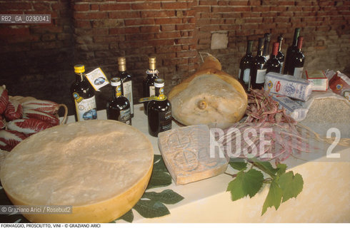 Nome: ..FORMAGGI E SALUMI..Descrizione: ..GASTRONOMIA CIBO / RADICCHIO, GRANA, TALEGGIO, PROSCIUTTO CRUDO, BOTTIGLIE DI OLIO E DI VINO, PACCHI DI RISO, FAGIOLI..Credit: ..Graziano Arici/Rosebud2/..Costo: ..A..Nazione: ....Città: ....Data: ..2000