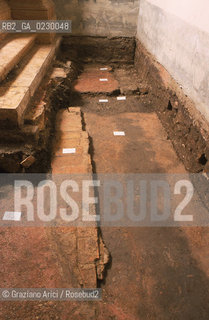 Localizzazione:..VENEZIA / S. MARCO..Oggetto:..Soggetto:..SCAVI ESEGUITI NELLA CHIESA DI S.SAMUELE..ARCHEOLOGIA..Cronologia: ..TOMBE DEL XVI SEC., PAVUMENTI DELLE PRECEDENTI CHIESE DEL XV E XIV SEC...Definizione Culturale:..   Autore: ..   Stile: ..   Editori/Stampatori:..   Committenza:..Materia e Tecnica:..Collocazione:..Note:....Riproduzione Fotografica:..Graziano Arici/Rosebud2 .Copyright:..Graziano Arici/Rosebud2 .Data:..aprile 2001..Costo:..A