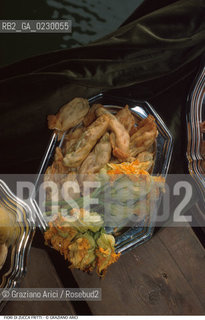 Nome: ..FIORI DI ZUCCA FRITTI..Descrizione: ..GASTRONOMIA CIBO  ..Credit: ..Graziano Arici/Rosebud2/..Costo: ..A..Nazione: ....Città: ....Data: ..2000