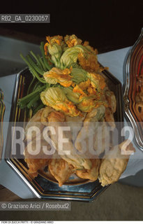 Nome: ..FIORI DI ZUCCA FRITTI..Descrizione: ..GASTRONOMIA CIBO  ..Credit: ..Graziano Arici/Rosebud2/..Costo: ..A..Nazione: ....Città: ....Data: ..2000