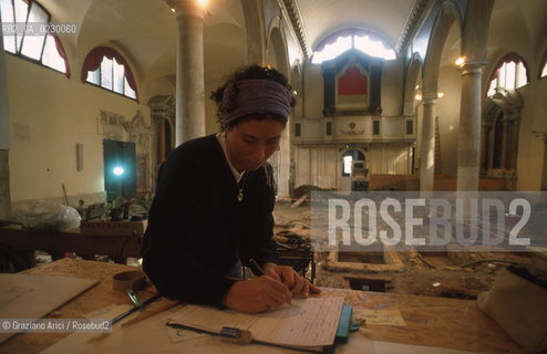 Localizzazione:..VENEZIA / S. MARCO..Oggetto:..Soggetto:..SCAVI ESEGUITI NELLA CHIESA DI S.SAMUELE..ARCHEOLOGIA..Cronologia: ..TOMBE DEL XVI SEC., PAVUMENTI DELLE PRECEDENTI CHIESE DEL XV E XIV SEC...Definizione Culturale:..   Autore: ..   Stile: ..   Editori/Stampatori:..   Committenza:..Materia e Tecnica:..Collocazione:..Note:....Riproduzione Fotografica:..Graziano Arici/Rosebud2 .Copyright:..Graziano Arici/Rosebud2 .Data:..aprile 2001..Costo:..A