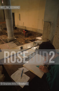 Localizzazione:..VENEZIA / S. MARCO..Oggetto:..Soggetto:..SCAVI ESEGUITI NELLA CHIESA DI S.SAMUELE..ARCHEOLOGIA..Cronologia: ..TOMBE DEL XVI SEC., PAVUMENTI DELLE PRECEDENTI CHIESE DEL XV E XIV SEC...Definizione Culturale:..   Autore: ..   Stile: ..   Editori/Stampatori:..   Committenza:..Materia e Tecnica:..Collocazione:..Note:....Riproduzione Fotografica:..Graziano Arici/Rosebud2 .Copyright:..Graziano Arici/Rosebud2 .Data:..aprile 2001..Costo:..A