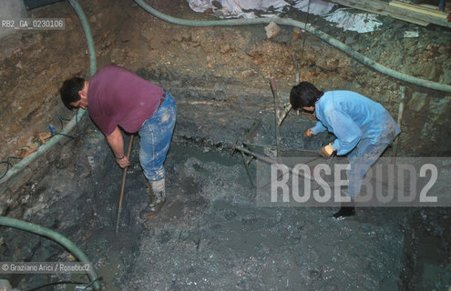 Localizzazione:..VENEZIA / S. MARCO..Oggetto:..Soggetto:..SCAVI ESEGUITI NELLA CHIESA DI S.SAMUELE..ARCHEOLOGIA..Cronologia: ..TOMBE DEL XVI SEC., PAVUMENTI DELLE PRECEDENTI CHIESE DEL XV E XIV SEC...Definizione Culturale:..   Autore: ..   Stile: ..   Editori/Stampatori:..   Committenza:..Materia e Tecnica:..Collocazione:..Note:....Riproduzione Fotografica:..Graziano Arici/Rosebud2 .Copyright:..Graziano Arici/Rosebud2 .Data:..aprile 2001..Costo:..A