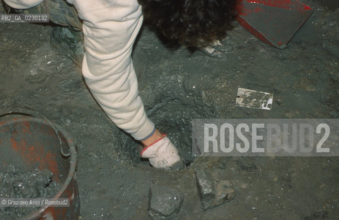 Localizzazione:..VENEZIA / S. MARCO..Oggetto:..Soggetto:..SCAVI ESEGUITI NELLA CHIESA DI S.SAMUELE..ARCHEOLOGIA..Cronologia: ..TOMBE DEL XVI SEC., PAVUMENTI DELLE PRECEDENTI CHIESE DEL XV E XIV SEC...Definizione Culturale:..   Autore: ..   Stile: ..   Editori/Stampatori:..   Committenza:..Materia e Tecnica:..Collocazione:..Note:....Riproduzione Fotografica:..Graziano Arici/Rosebud2 .Copyright:..Graziano Arici/Rosebud2 .Data:..aprile 2001..Costo:..A