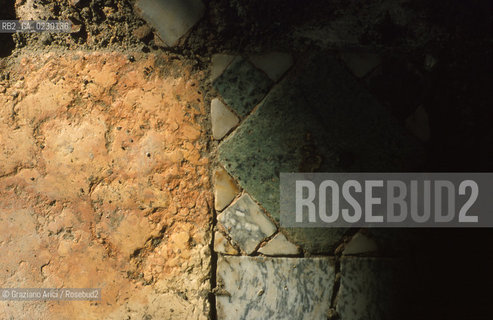 Localizzazione:..VENEZIA / S. MARCO..Oggetto:..Soggetto:..SCAVI ESEGUITI NELLA CHIESA DI S.SAMUELE..ARCHEOLOGIA..Cronologia: ..TOMBE DEL XVI SEC., PAVUMENTI DELLE PRECEDENTI CHIESE DEL XV E XIV SEC...Definizione Culturale:..   Autore: ..   Stile: ..   Editori/Stampatori:..   Committenza:..Materia e Tecnica:..Collocazione:..Note:....Riproduzione Fotografica:..Graziano Arici/Rosebud2 .Copyright:..Graziano Arici/Rosebud2 .Data:..aprile 2001..Costo:..A