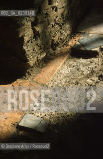 Localizzazione:..VENEZIA / S. MARCO..Oggetto:..Soggetto:..SCAVI ESEGUITI NELLA CHIESA DI S.SAMUELE..ARCHEOLOGIA..Cronologia: ..TOMBE DEL XVI SEC., PAVUMENTI DELLE PRECEDENTI CHIESE DEL XV E XIV SEC...Definizione Culturale:..   Autore: ..   Stile: ..   Editori/Stampatori:..   Committenza:..Materia e Tecnica:..Collocazione:..Note:....Riproduzione Fotografica:..Graziano Arici/Rosebud2 .Copyright:..Graziano Arici/Rosebud2 .Data:..aprile 2001..Costo:..A