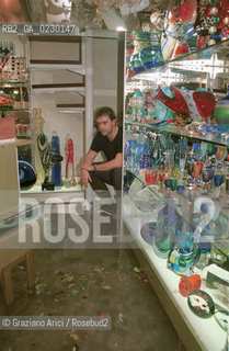 Caption: Nome:..ALTA MAREA..HIGHT TIDE..Localizzazione:..VENEZIA / S. MARCO / NEGOZIO DI VETRI..VENICE / ST. MARK  ..Soggetto:..NEGOZIO DI NOTTE CON LACQUA ALTA ..IN THE NIGHT DURING THE HIGHT TIDE..Cronologia:......Autore:......Stile:......Editori Stampatori:......Committenza:......Materia e Tecnica:......Collocazione:......Note:....Riproduzione Fotografica:..Graziano Arici/Rosebud2 ...Copyright:..Graziano Arici / rosebud2/....Data:..6/11/2000....Costo:..A....Key:..ACQUA ALTA..HIGHT TIDE