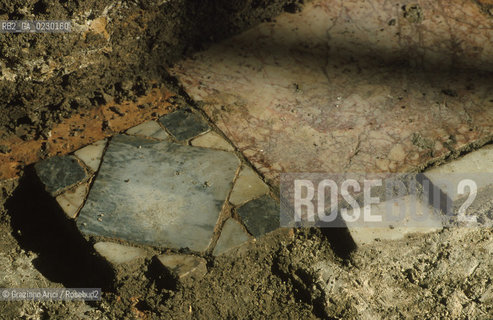 Localizzazione:..VENEZIA / S. MARCO..Oggetto:..Soggetto:..SCAVI ESEGUITI NELLA CHIESA DI S.SAMUELE..ARCHEOLOGIA..Cronologia: ..TOMBE DEL XVI SEC., PAVUMENTI DELLE PRECEDENTI CHIESE DEL XV E XIV SEC...Definizione Culturale:..   Autore: ..   Stile: ..   Editori/Stampatori:..   Committenza:..Materia e Tecnica:..Collocazione:..Note:....Riproduzione Fotografica:..Graziano Arici/Rosebud2 .Copyright:..Graziano Arici/Rosebud2 .Data:..aprile 2001..Costo:..A