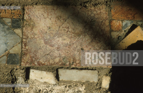 Localizzazione:..VENEZIA / S. MARCO..Oggetto:..Soggetto:..SCAVI ESEGUITI NELLA CHIESA DI S.SAMUELE..ARCHEOLOGIA..Cronologia: ..TOMBE DEL XVI SEC., PAVUMENTI DELLE PRECEDENTI CHIESE DEL XV E XIV SEC...Definizione Culturale:..   Autore: ..   Stile: ..   Editori/Stampatori:..   Committenza:..Materia e Tecnica:..Collocazione:..Note:....Riproduzione Fotografica:..Graziano Arici/Rosebud2 .Copyright:..Graziano Arici/Rosebud2 .Data:..aprile 2001..Costo:..A