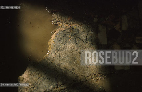 Localizzazione:..VENEZIA / S. MARCO..Oggetto:..Soggetto:..SCAVI ESEGUITI NELLA CHIESA DI S.SAMUELE..ARCHEOLOGIA..Cronologia: ..TOMBE DEL XVI SEC., PAVUMENTI DELLE PRECEDENTI CHIESE DEL XV E XIV SEC...Definizione Culturale:..   Autore: ..   Stile: ..   Editori/Stampatori:..   Committenza:..Materia e Tecnica:..Collocazione:..Note:....Riproduzione Fotografica:..Graziano Arici/Rosebud2 .Copyright:..Graziano Arici/Rosebud2 .Data:..aprile 2001..Costo:..A