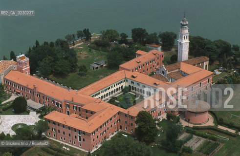 Localizzazione:..VENEZIA / LAGUNA SUD / VEDUTA AEREA..Oggetto:..Soggetto:..ISOLA DI S. LAZZARO DEGLI ARMENI / GEORGE BYRON..Cronologia: ....Definizione Culturale:..   Autore:....   Stile:..   Editori/Stampatori:..   Committenza:..Materia e Tecnica:....Collocazione:..Note:..LIDO..Riproduzione Fotografica:..Copyright:..Graziano Arici/Rosebud2 .Data:..2001..Costo:..A