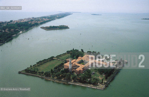 Localizzazione:..VENEZIA / LAGUNA SUD/ VEDUTA AEREA..Oggetto:..Soggetto:..ISOLA DI S. LAZZARO DEGLI ARMENI / GEORGE BYRON..Cronologia: ....Definizione Culturale:..   Autore:....   Stile:..   Editori/Stampatori:..   Committenza:..Materia e Tecnica:....Collocazione:..Note:..LIDO..Riproduzione Fotografica:..Copyright:..Graziano Arici/Rosebud2 .Data:..2001..Costo:..A