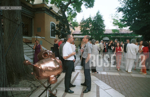 Caption: Localizzazione:..VENEZIA / DORSODURO..Oggetto:..Soggetto:..PALAZZO VENIER DEI LEONI / COLLEZIONE PEGGY GUGGENHEIM / COCKTAIL IN TERRAZZA SUL CANAL GRANDE..Cronologia: ....Definizione Culturale:..   Autore: ....   Stile:....   Editori/Stampatori:..   Committenza:..Materia e Tecnica:....Collocazione:..Note:..MONUMENTALE MUSEO FONDAZIONE..Riproduzione Fotografica:..Graziano Arici/Rosebud2 .Copyright:..Graziano Arici/Rosebud2 .Data:..2001..Costo:..A