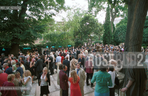 Caption: Localizzazione:..VENEZIA / DORSODURO..Oggetto:..Soggetto:..PALAZZO VENIER DEI LEONI / COLLEZIONE PEGGY GUGGENHEIM / COCKTAIL IN TERRAZZA SUL CANAL GRANDE..Cronologia: ....Definizione Culturale:..   Autore: ....   Stile:....   Editori/Stampatori:..   Committenza:..Materia e Tecnica:....Collocazione:..Note:..MONUMENTALE MUSEO FONDAZIONE..Riproduzione Fotografica:..Graziano Arici/Rosebud2 .Copyright:..Graziano Arici/Rosebud2 .Data:..2001..Costo:..A