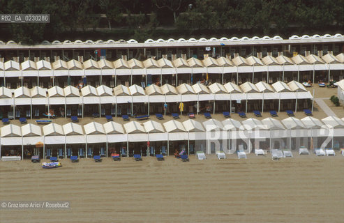 Caption: Localizzazione:..VENEZIA / ISOLA DEL LIDO/ VEDUTA AEREA..Oggetto:..Soggetto:..SPIAGGIA..Cronologia: ....Definizione Culturale:..   Autore:....   Stile:....   Editori/Stampatori:..   Committenza:..Materia e Tecnica:....Collocazione:..Note:..LIDO..Riproduzione Fotografica:..Copyright:..Graziano Arici/Rosebud2 .Data:..2001..Costo:..A